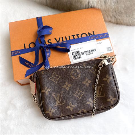 louis vuitton pochette paris|Louis Vuitton Pochette monogram.